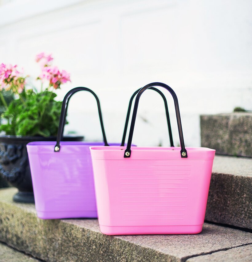 Väska Liten Hinza Grön - Green Plastic från Hinza på trappa