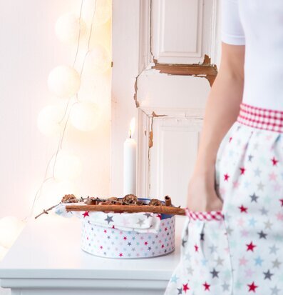 Krasilnikoff Tin Boxes Life Is A Gift på vitt bord med ljus