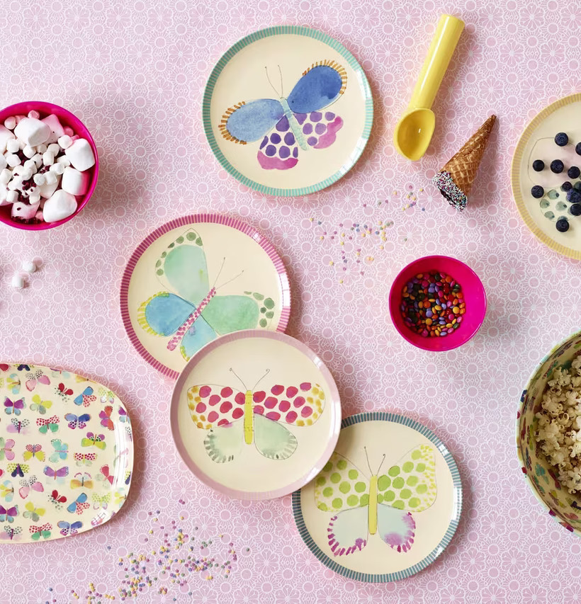 Salladsskål Butterfly Print från Rice i färgglad miljö