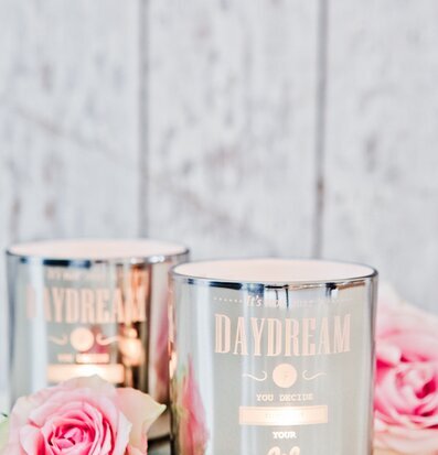 Daydream - Majas Cottage ljus med rosa rosor och spegelglas