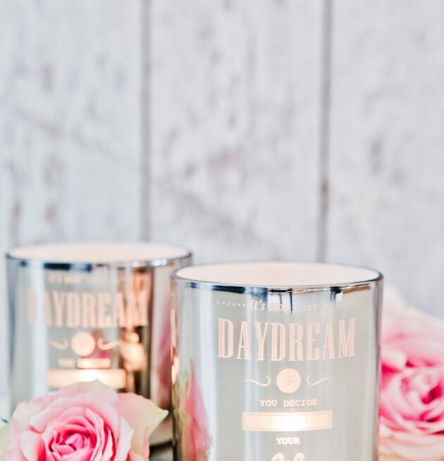Daydream - Majas Cottage ljus med rosa rosor och spegelglas
