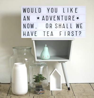 Lightbox Vit XL från A Little Lovely Company på vit hylla