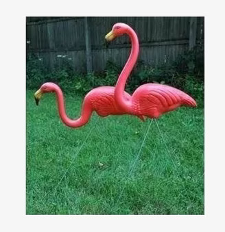 Pink Flamingos 2-Pack från Americana Classic Vintage i trädgård