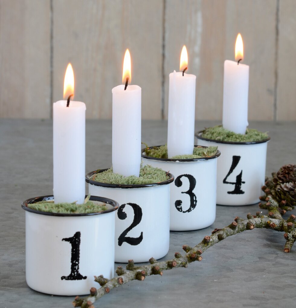 Ljusstake Advent Emalj från IB Laursen på grått bord