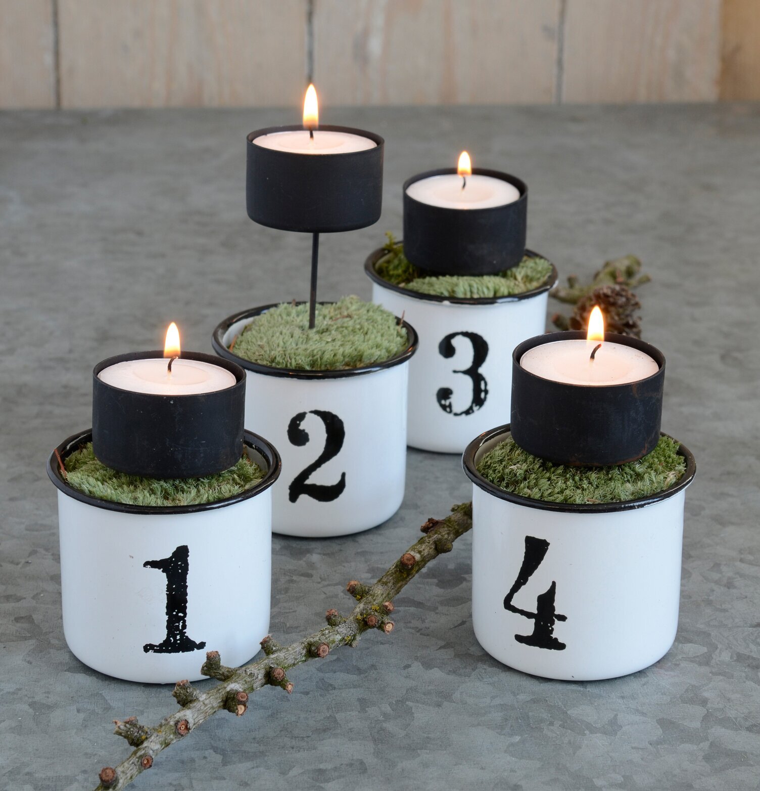 Ljusstake Advent Emalj från IB Laursen med siffror 1 till 4