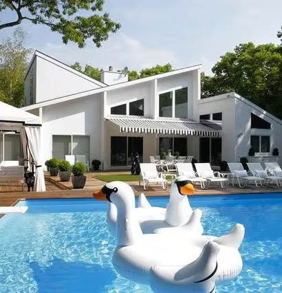 Svan - Poolmadrass från Americana Classic Vintage i pool