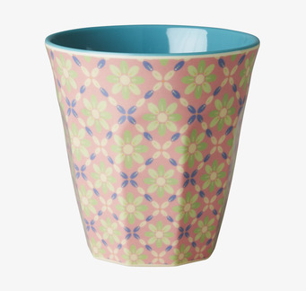 Bild av mugg med blommigt mönster och turkos insida