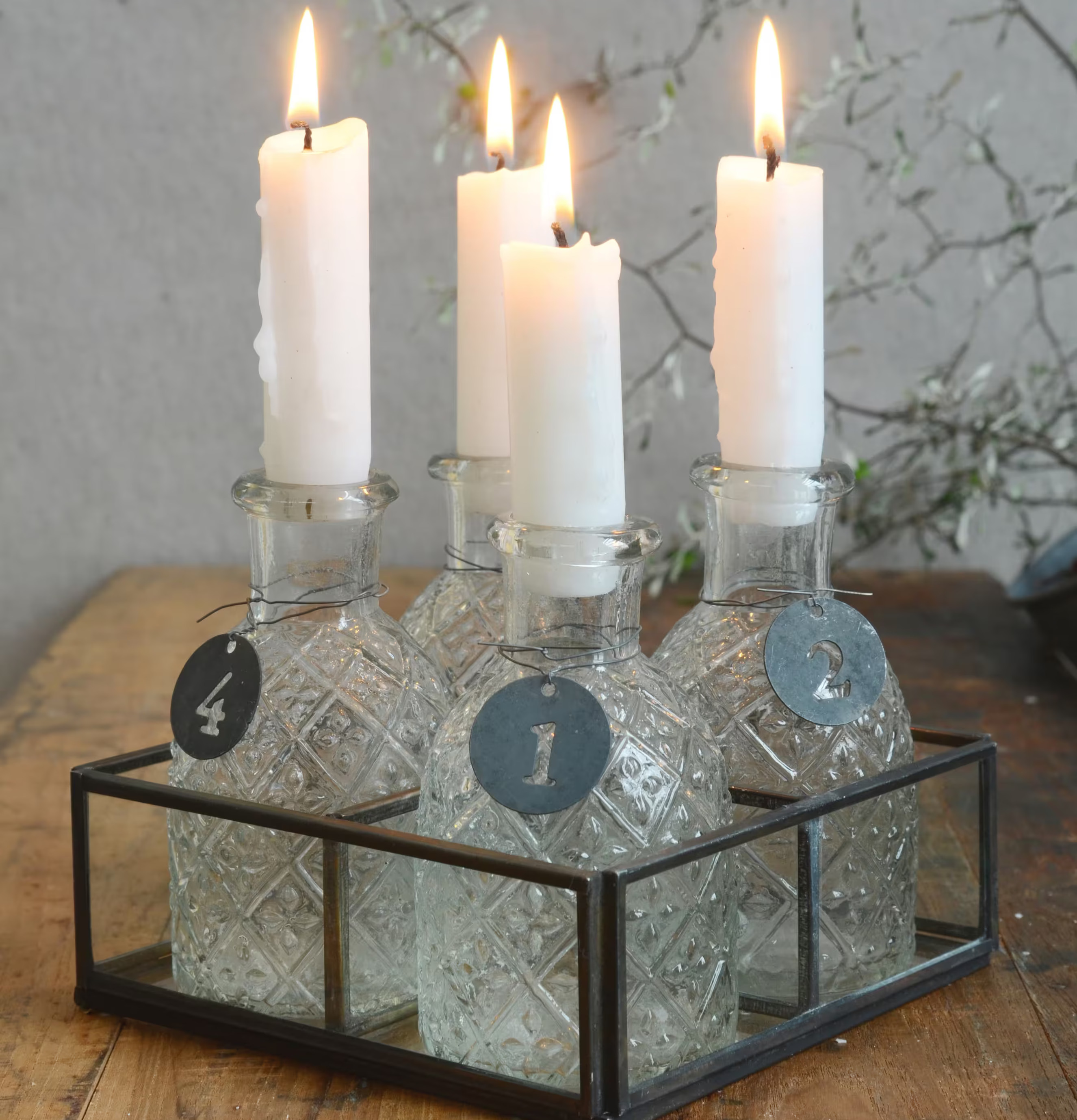 Apotekarglas Liten från IB Laursen i metallram på träbord