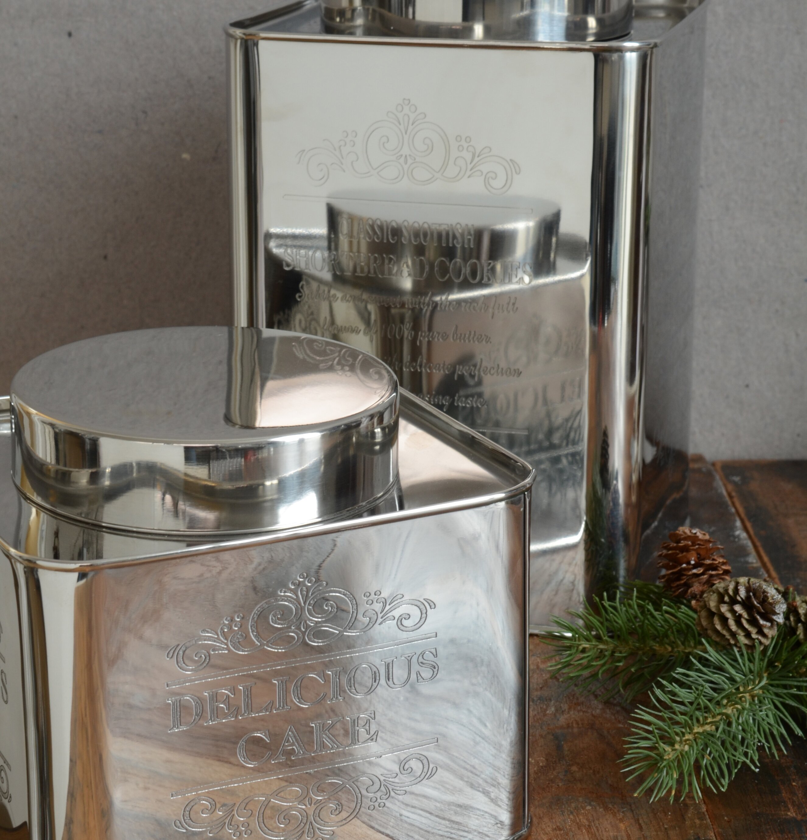 Metallburk Cookies från IB Laursen på rustikt träbord