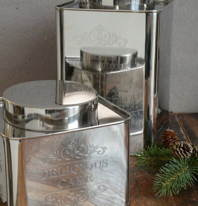 Metallburk Cookies från IB Laursen på rustikt träbord