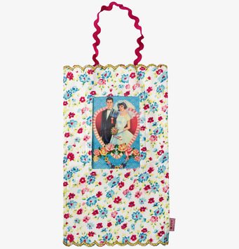 Tygram Large från Rice: Färgrikt tyg med blommor och brudpar