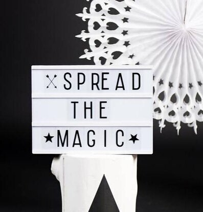 Lightbox Svart A4 från A Little Lovely Company med text