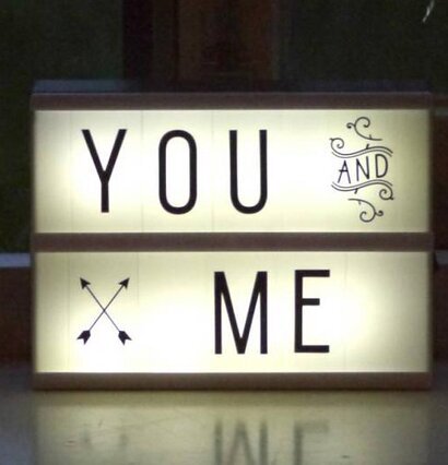 Lightbox A5 från A Little Lovely Company på en fönsterbräda