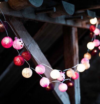 Ljusslinga Boll Smiley - Vasanthi med färgglada lysande bollar