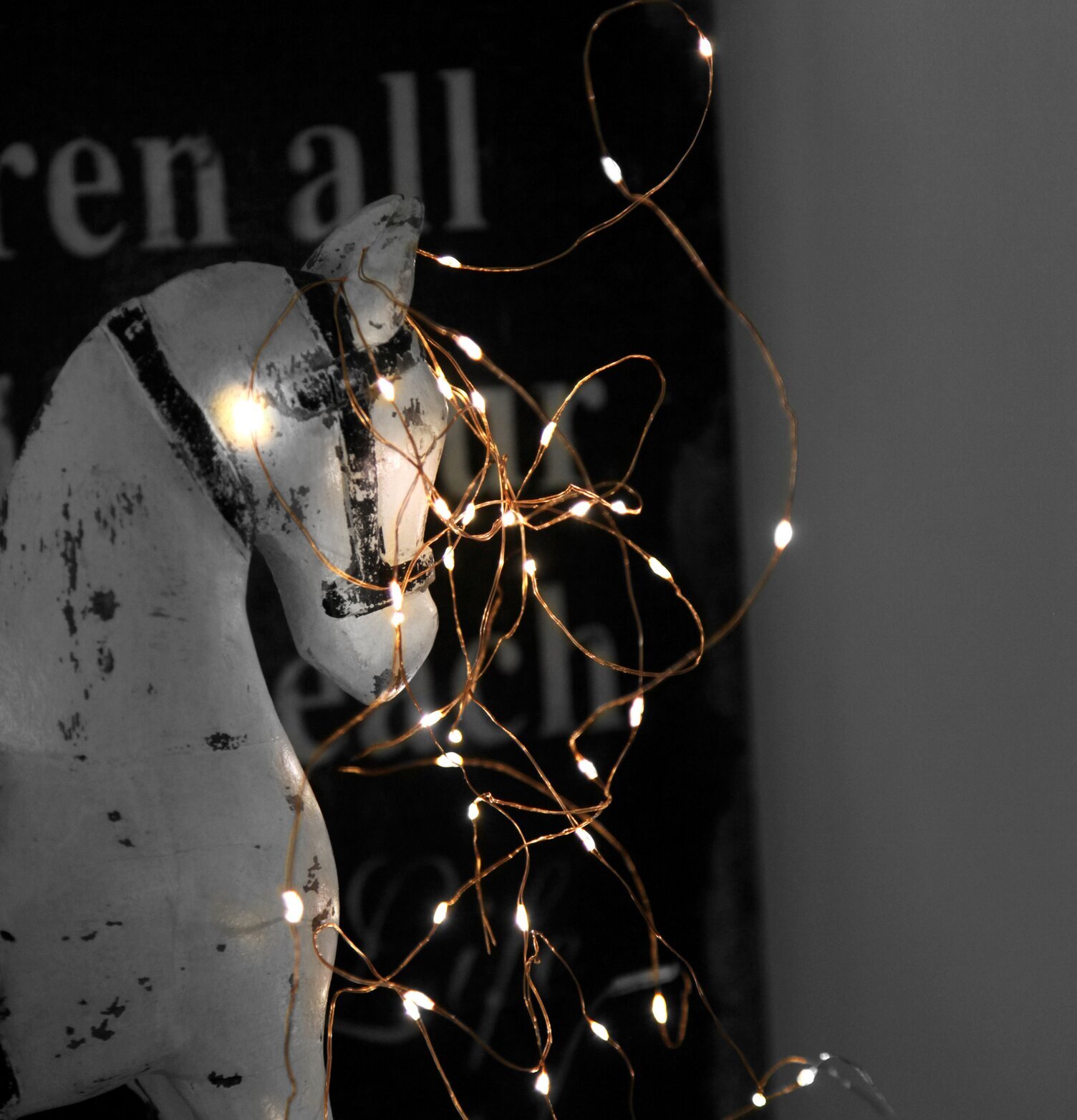 Trådslinga Koppar 3,9 M från Star Trading på vit trähäst