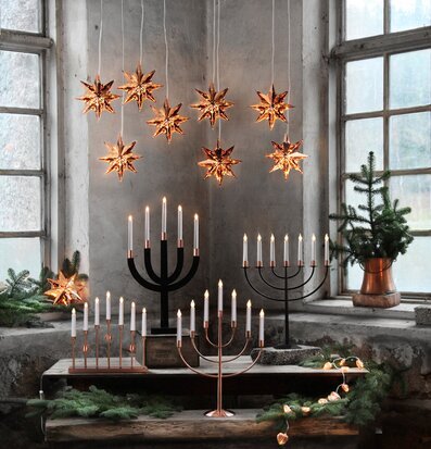 Ljusslinga Hjärtan Koppar från Star Trading i rustikt rum