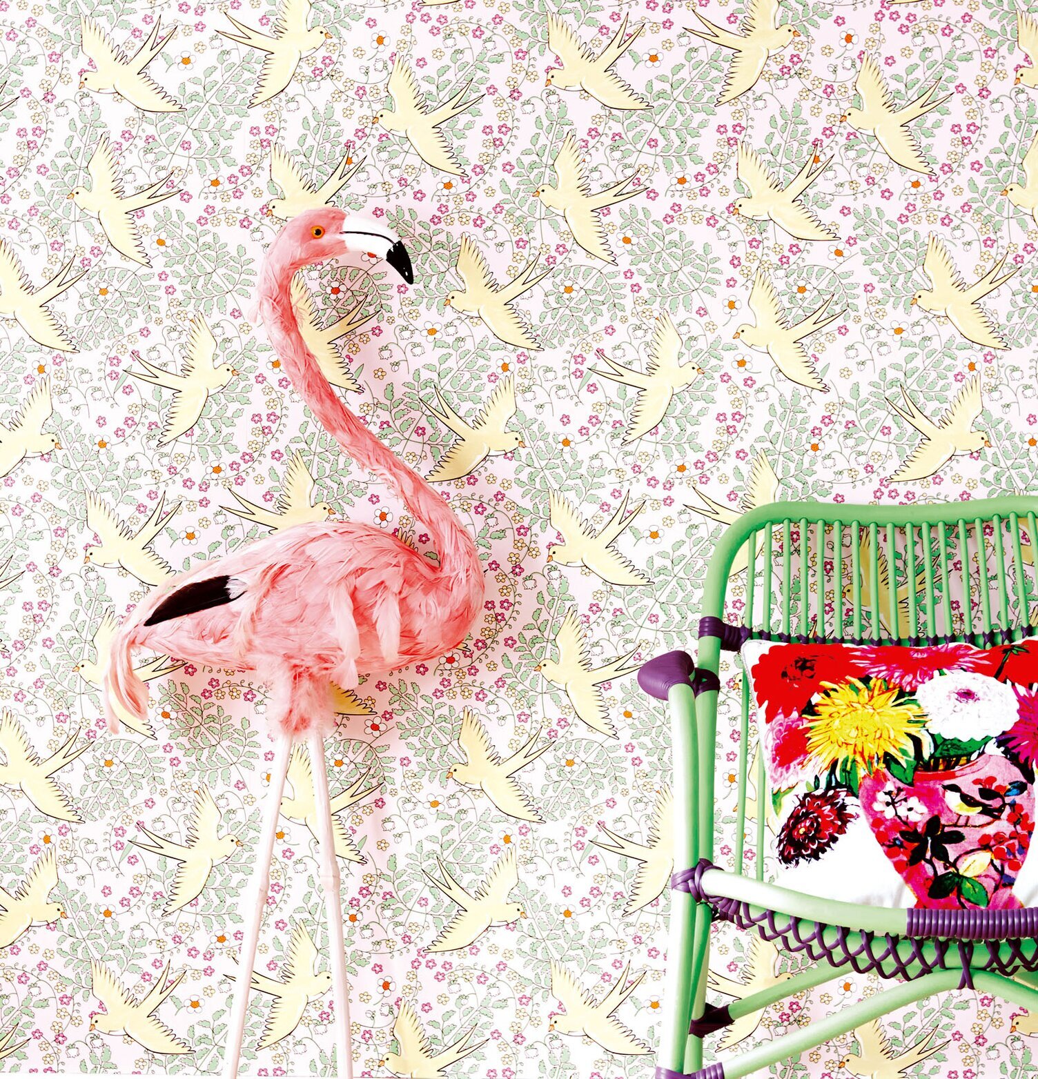 Tapet Rice från Rice med gula fåglar och grönska