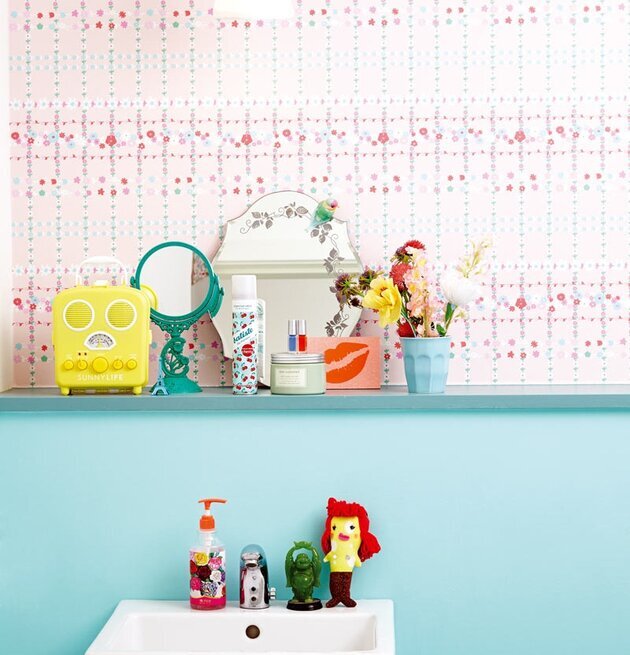 Tapet Rice från Rice med blommönster och pastellfärger