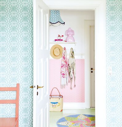 Tapet Rice från Rice i turkos med symmetriska mönster