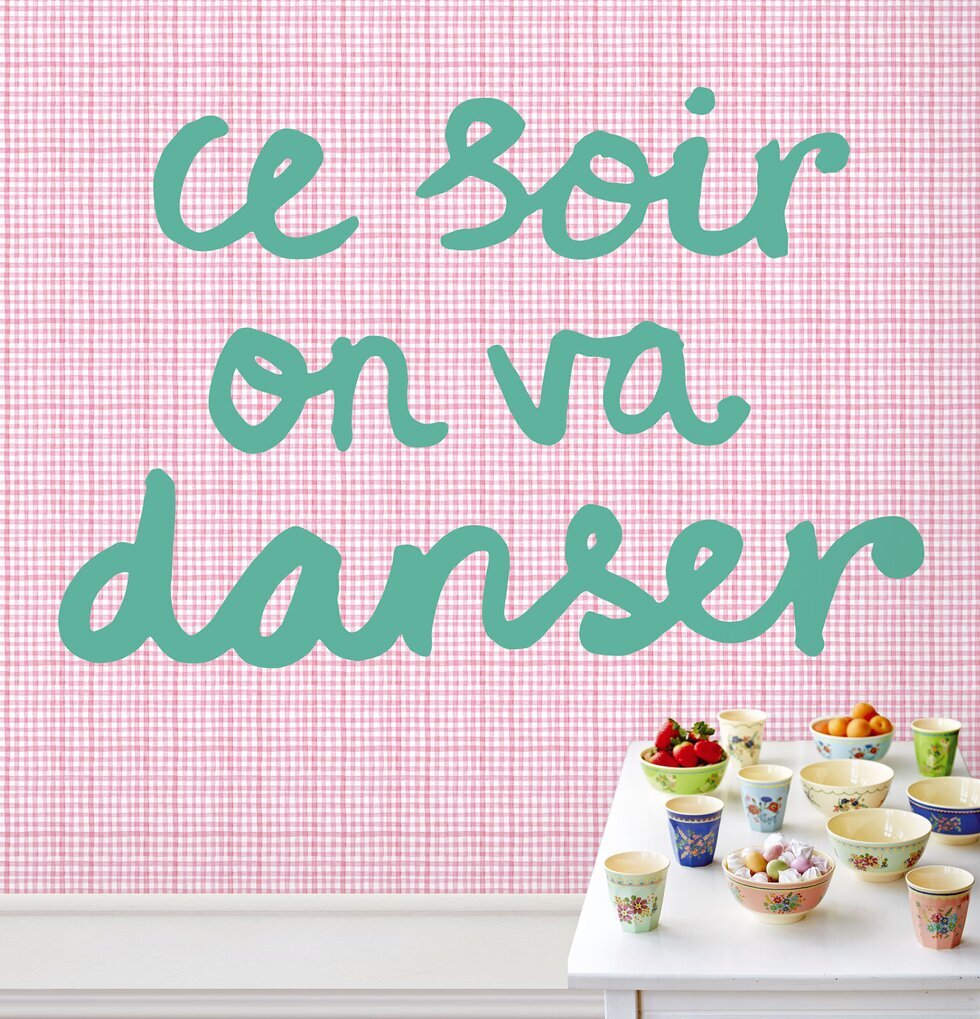 Tapet - Tonight We Will Dance från Rice med rosa rutmönster