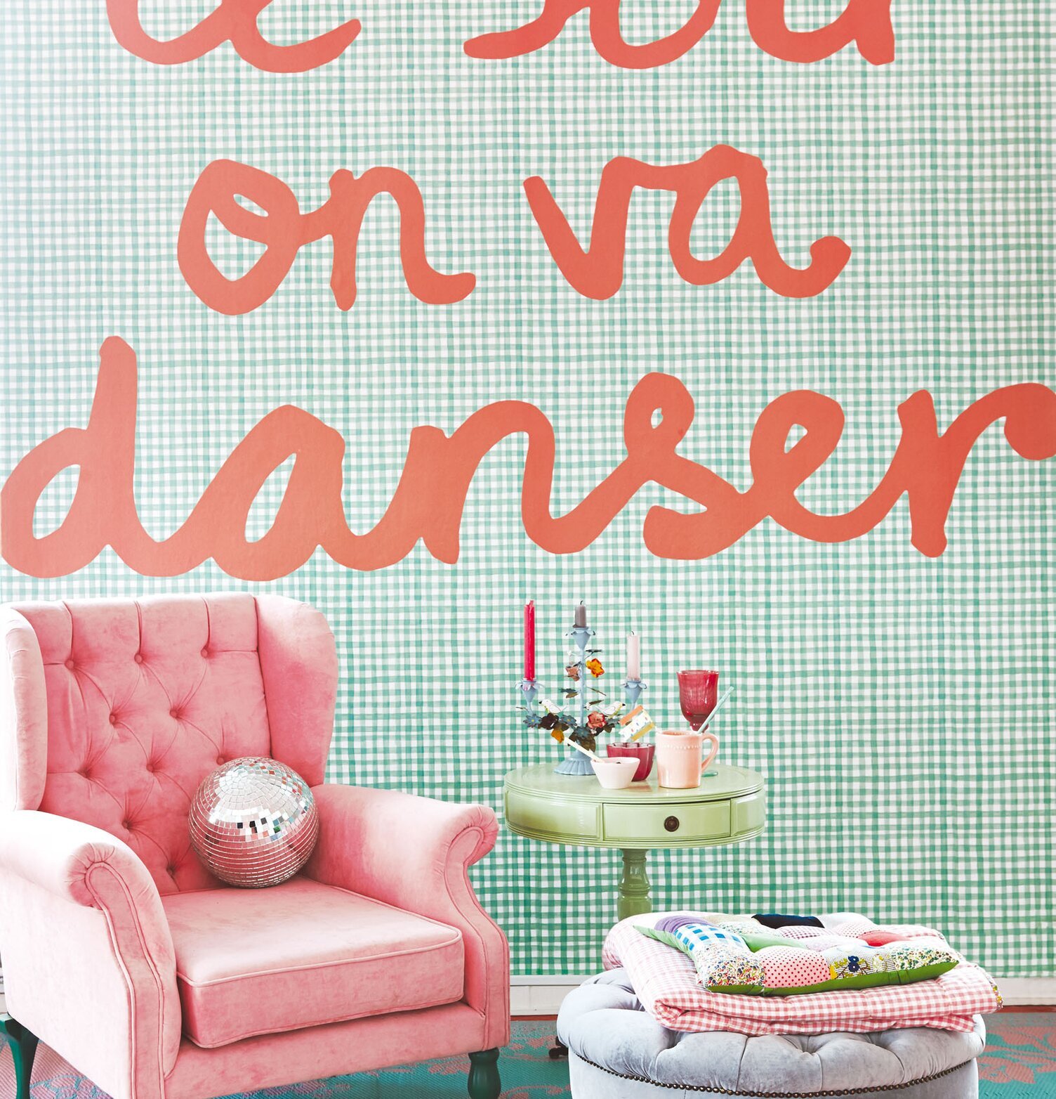 Tapet - Tonight We Will Dance från Rice i ett färgglatt rum