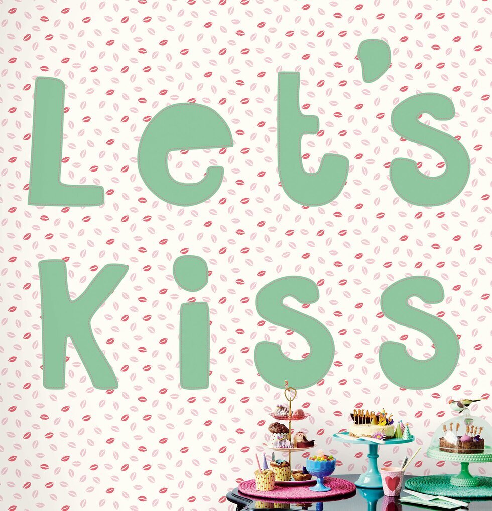 Tapet - Let´s Kiss från Rice med läppavtryck och gröna bokstäver