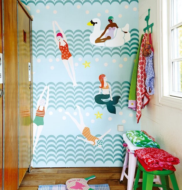 Tapet - Lovely Ladies Bathing från Rice i färgglatt mönster