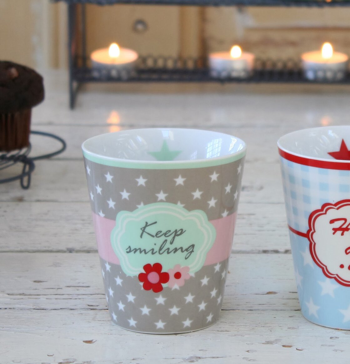 Happy Mugs - Keep Smiling från Krasilnikoff på träyta