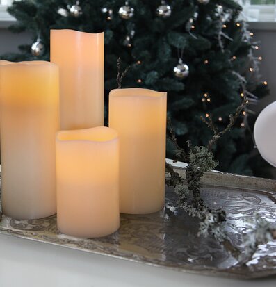 Vaxljus Elfenbensvit från Star Trading på dekorativ bricka