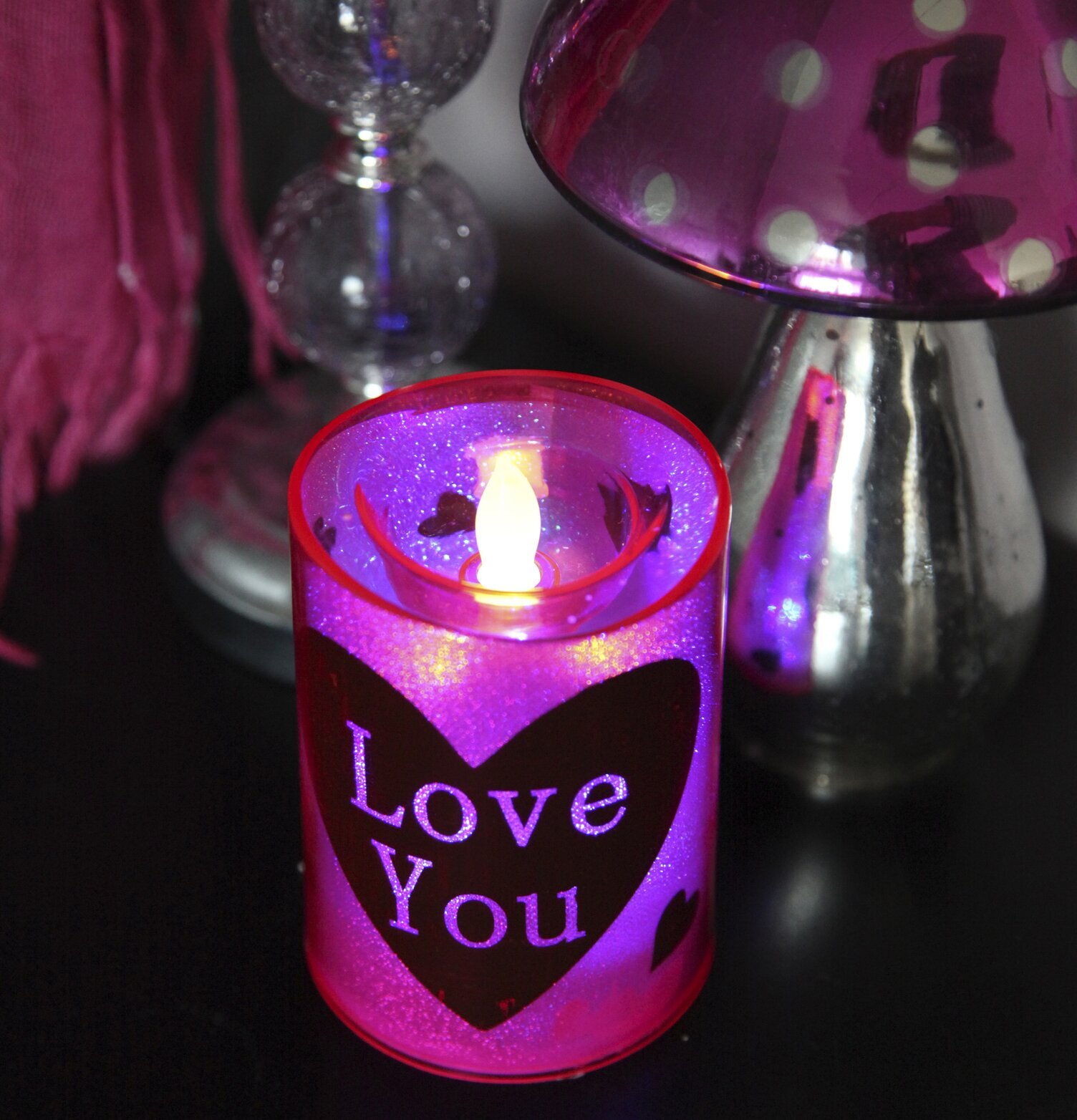 LED-ljus Love You från Star Trading med hjärtan och text