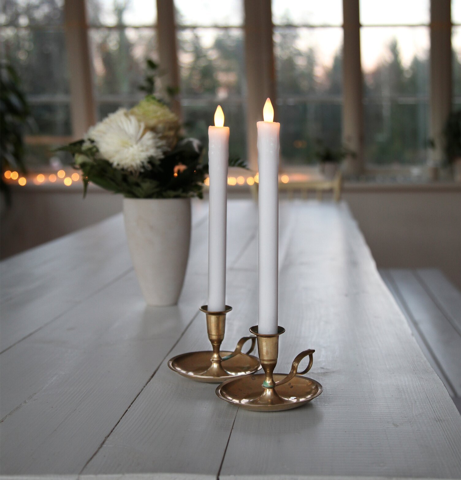 Antik Vaxljus LED 2-Pack från Star Trading på matbord