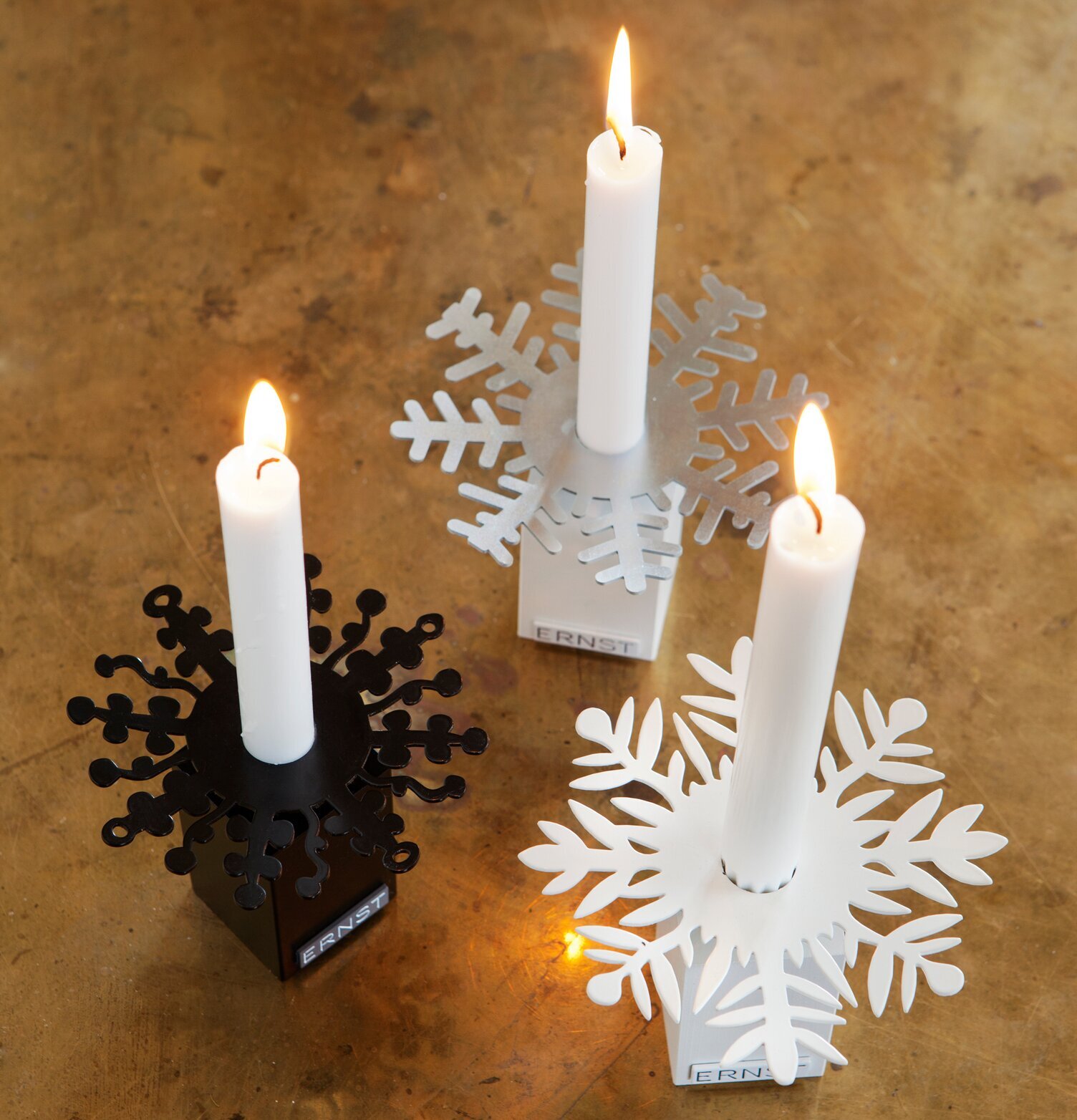 Skuggljusstake Vit från Ernst med snöflinga och skuggspel