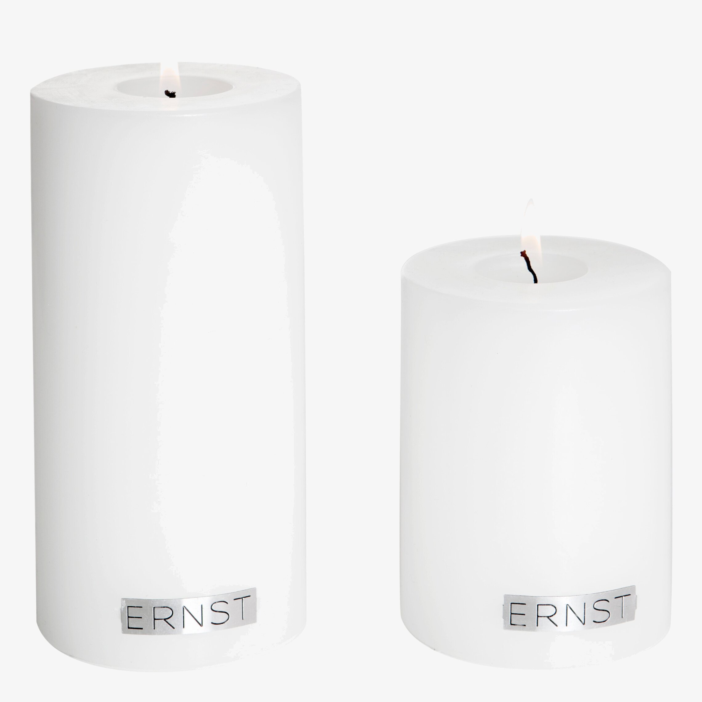 Blockljus från Ernst i två storlekar med vit, slät yta