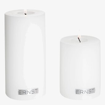 Blockljus från Ernst i två storlekar med vit, slät yta