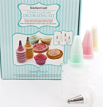 Cupcake Dekorationskit från Interstil med spritsflaskor och munstycken