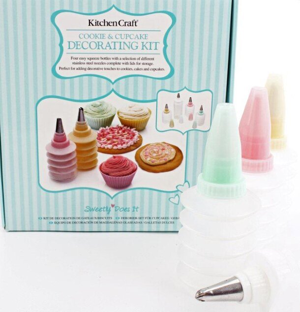 Cupcake Dekorationskit från Interstil med spritsflaskor och munstycken