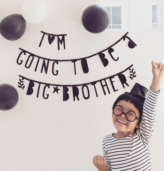 Letter Banner Black från A Little Lovely Company meddelande