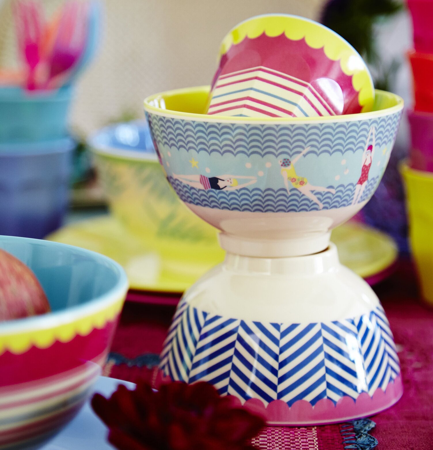 Skål Sailor Stripe Print från Rice med färgglada mönster