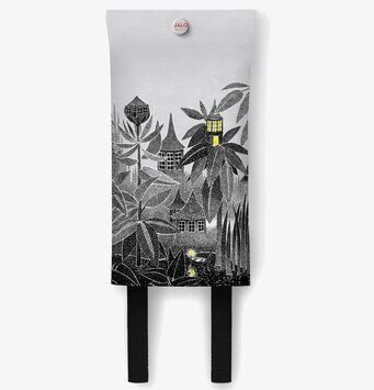 Brandfilt Mumin Nightfall från Jalo i dekorativt fodral