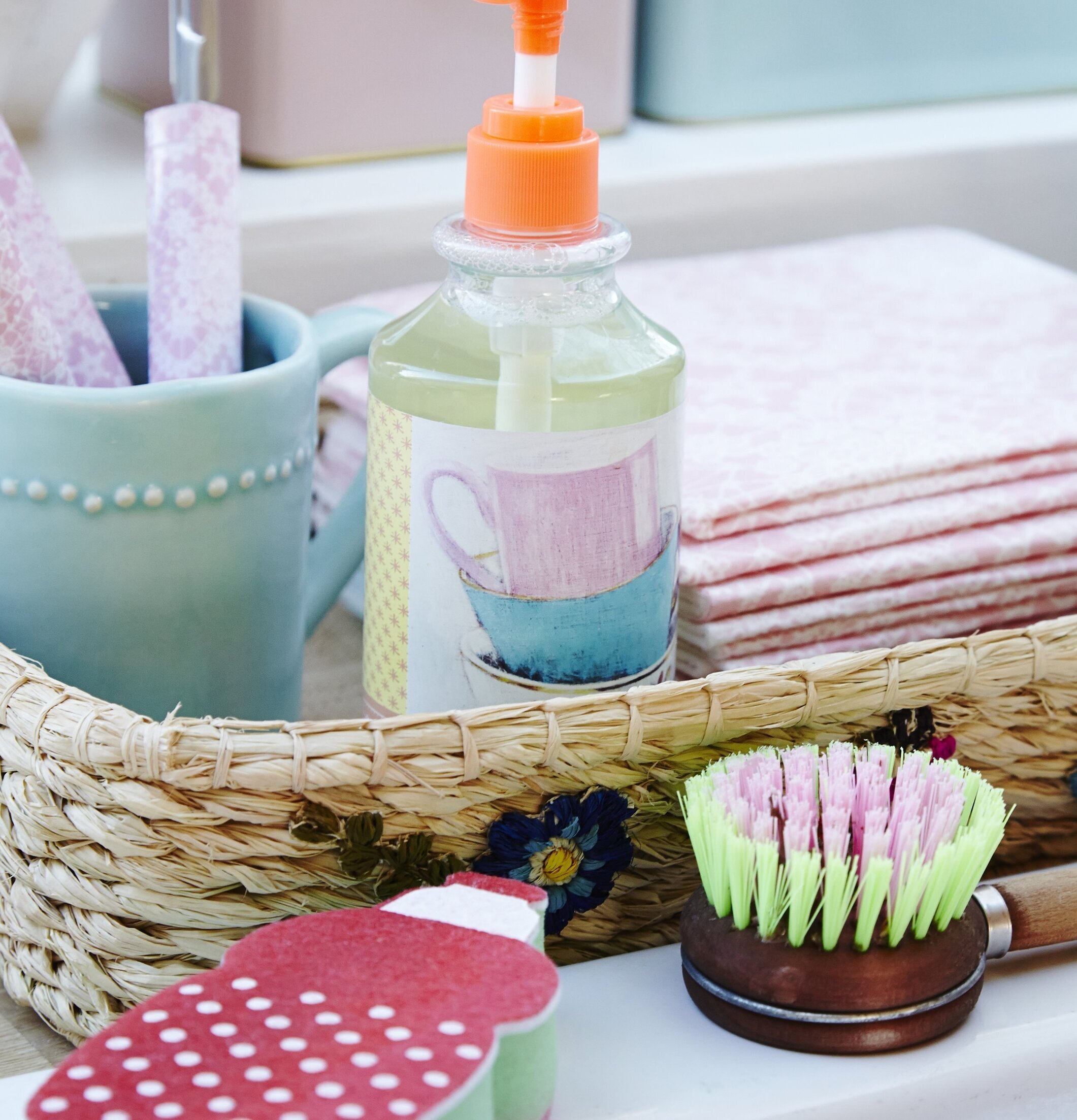 Sponges Bottles 3-Pack från Rice i färgstark köksmiljö