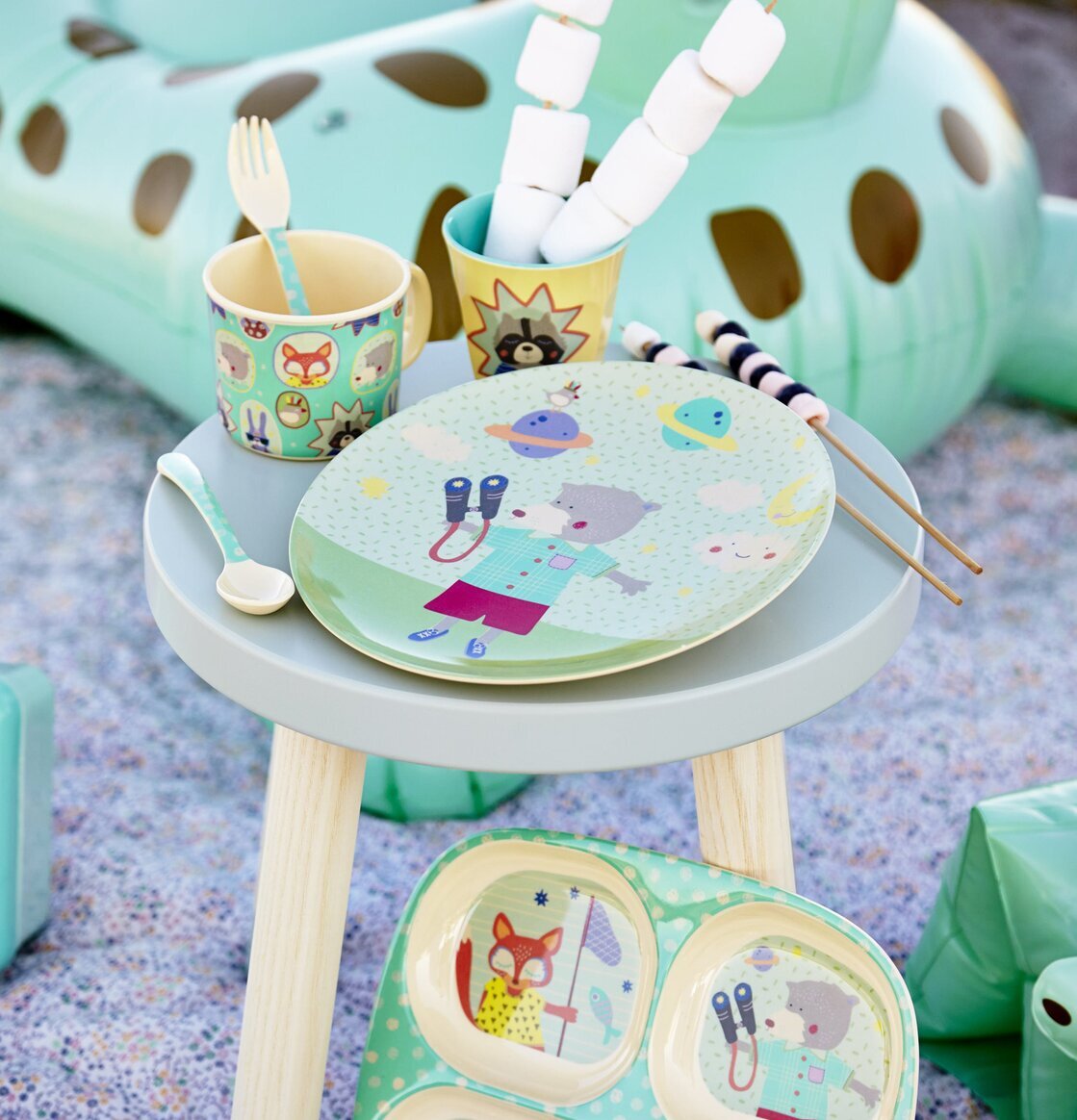 Bestickset Happy Camper från Rice med lekfulla campingmotiv