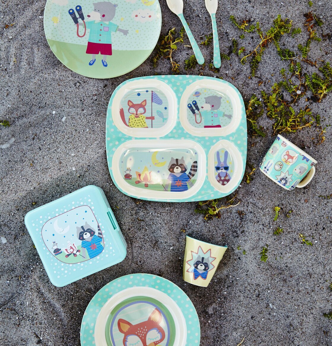Tallrik Happy Camper från Rice med färgglada barnmotiv