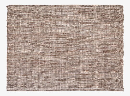 Ramitablett brunmelerad från Dixie på ett neutralt underlag