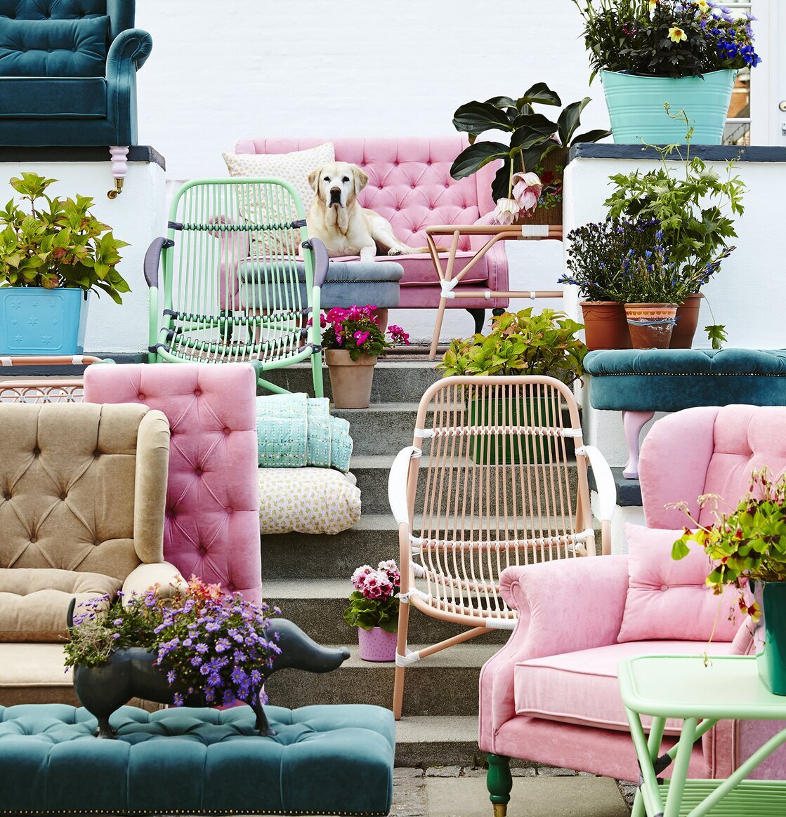 Cane 2 Seater Sofa Soft Coral från Rice i livfull miljö