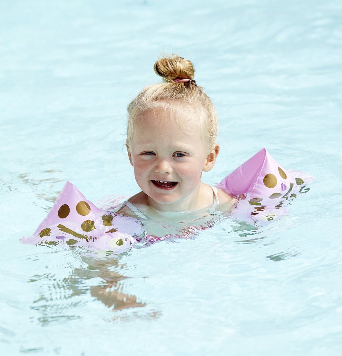 Simpuffar Sjöstjärna Rosa från Rice används i en pool