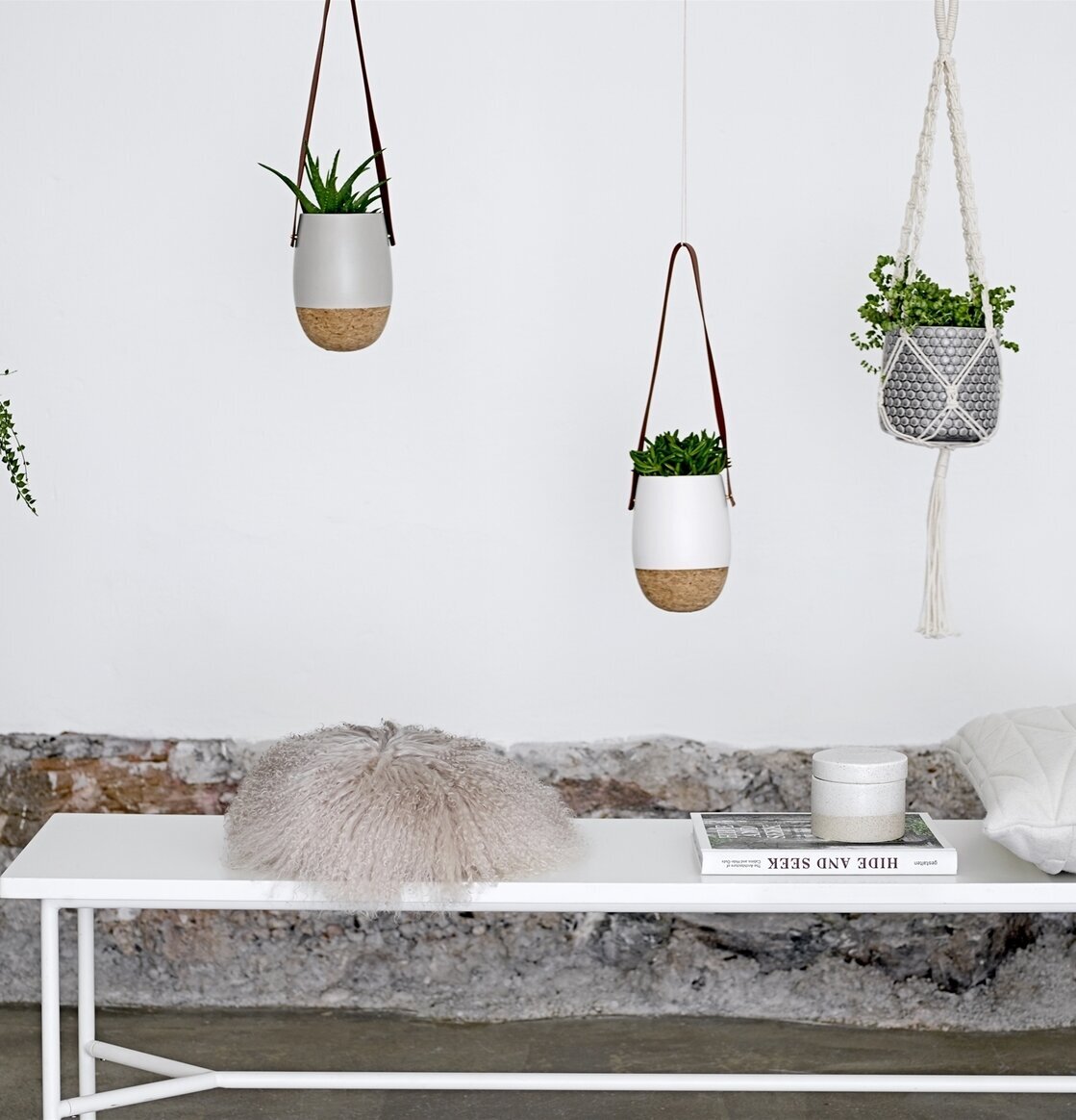 Hängande Krukampel Vit från Bloomingville med andra krukor
