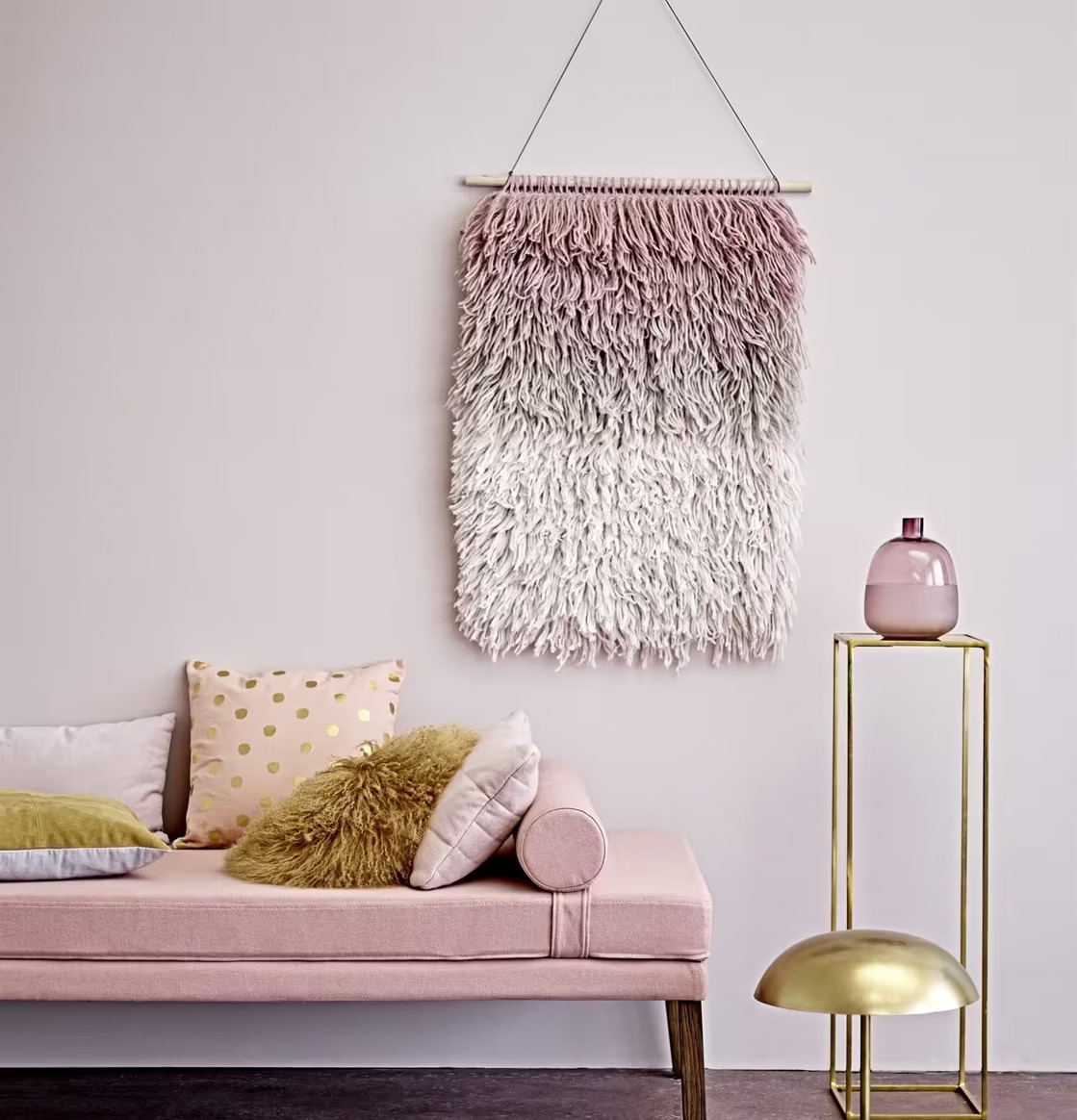 Väggbonad Rosa från Bloomingville i ett stilrent rum
