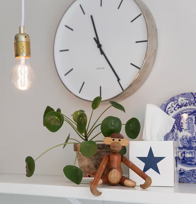 Servettbox STAR Navy från Nordic Tissue på vit hylla