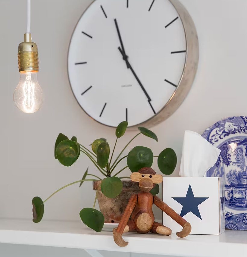 Servettbox STAR Navy från Nordic Tissue på vit hylla