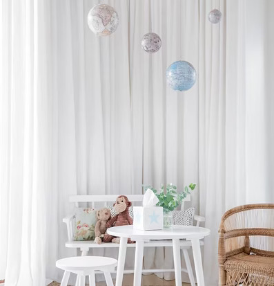 Servettbox STAR Turkos från Nordic Tissue på ett vitt bord